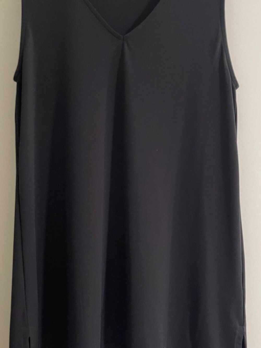 Lands' End Black Sleeveless V-Neck Top Size S